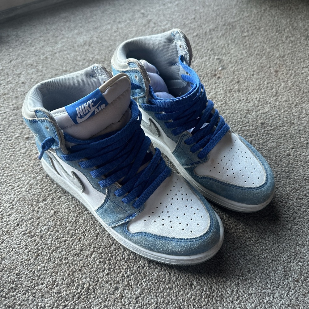 Jordan 1. Hyper Royal.